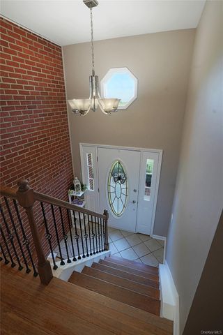 16 Four Winds Drive, Poughkeepsie, NY 12603
