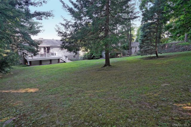 16 Four Winds Drive, Poughkeepsie, NY 12603