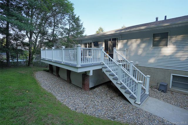 16 Four Winds Drive, Poughkeepsie, NY 12603