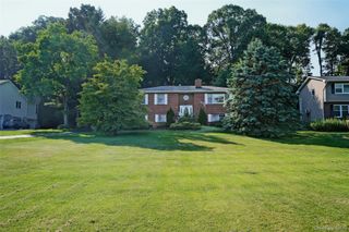 16 Four Winds Drive, Poughkeepsie, NY 12603