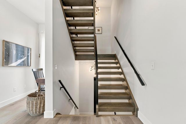 75 E Russell Street, Columbus, OH 43215