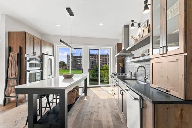 75 E Russell Street, Columbus, OH 43215