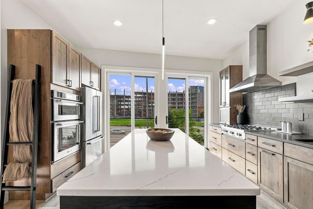 75 E Russell Street, Columbus, OH 43215
