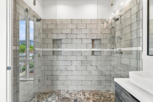 75 E Russell Street, Columbus, OH 43215