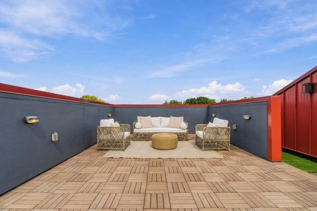 75 E Russell Street, Columbus, OH 43215