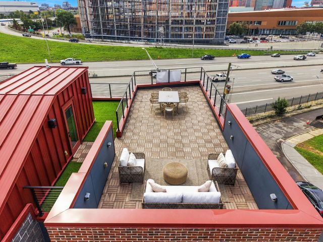 75 E Russell Street, Columbus, OH 43215