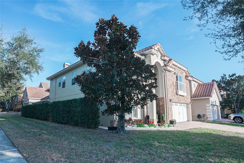 Image 5 of property listing at 7035 BRESCIA WAY, Orlando, FL 32819