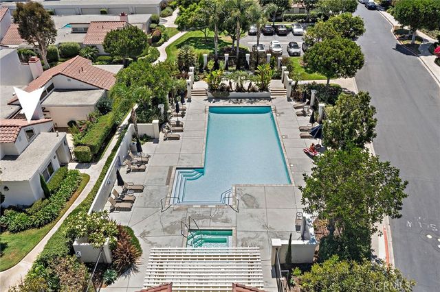 18 Navarre 133, Irvine, CA 92612