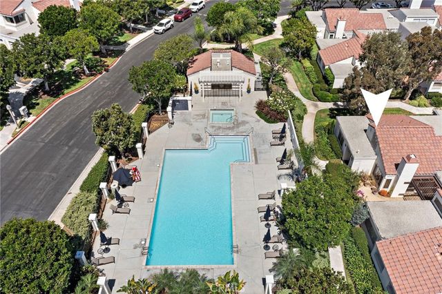 18 Navarre 133, Irvine, CA 92612