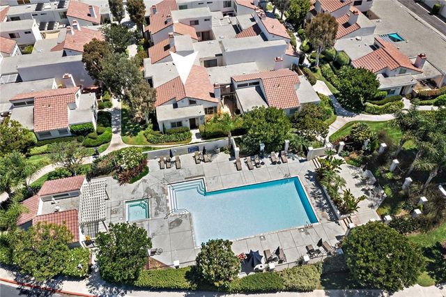 18 Navarre 133, Irvine, CA 92612