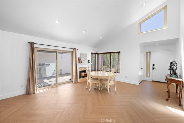 18 Navarre 133, Irvine, CA 92612