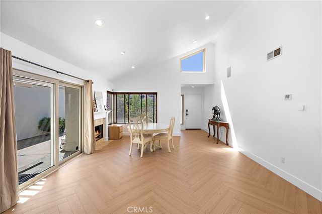 18 Navarre 133, Irvine, CA 92612