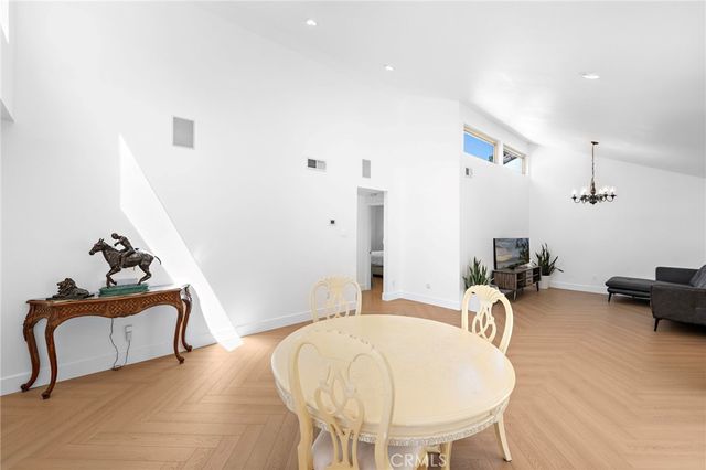 18 Navarre 133, Irvine, CA 92612