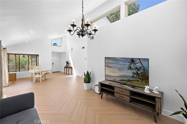 18 Navarre 133, Irvine, CA 92612