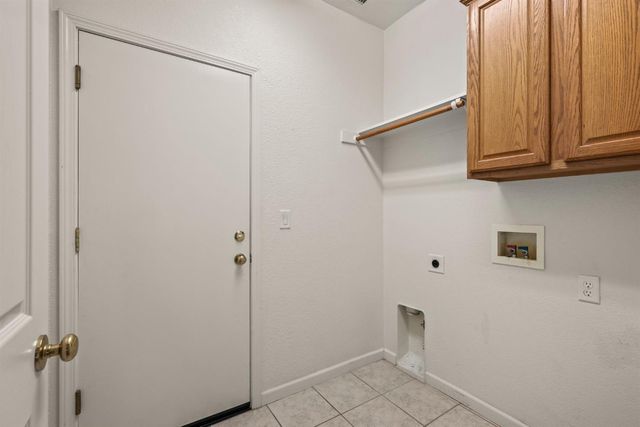 2381 Rose Arbor Dr, Sacramento, CA 95835