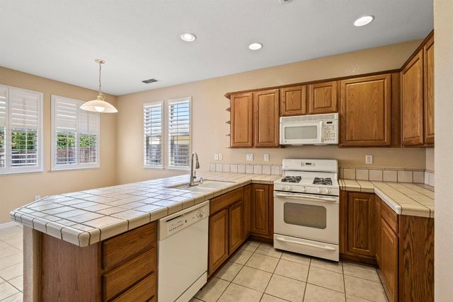 2381 Rose Arbor Dr, Sacramento, CA 95835