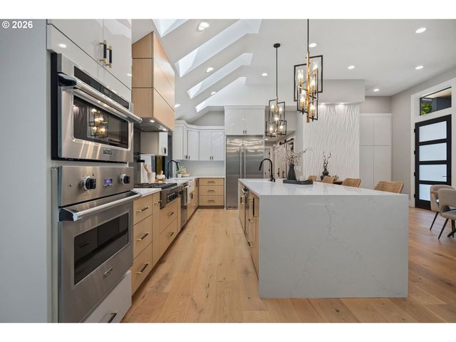 15370 TWIN FIR Rd, Lake Oswego, OR 97035