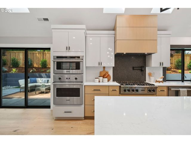 15370 TWIN FIR Rd, Lake Oswego, OR 97035