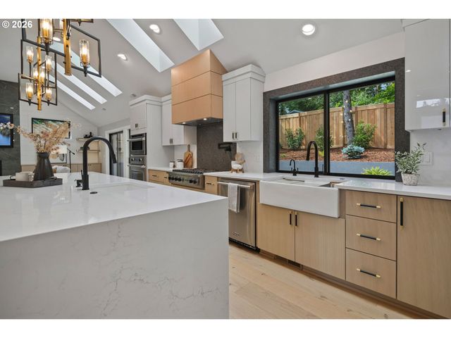 15370 TWIN FIR Rd, Lake Oswego, OR 97035