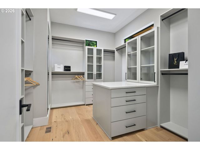 15370 TWIN FIR Rd, Lake Oswego, OR 97035