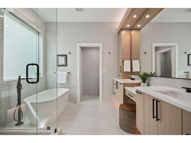 15370 TWIN FIR Rd, Lake Oswego, OR 97035