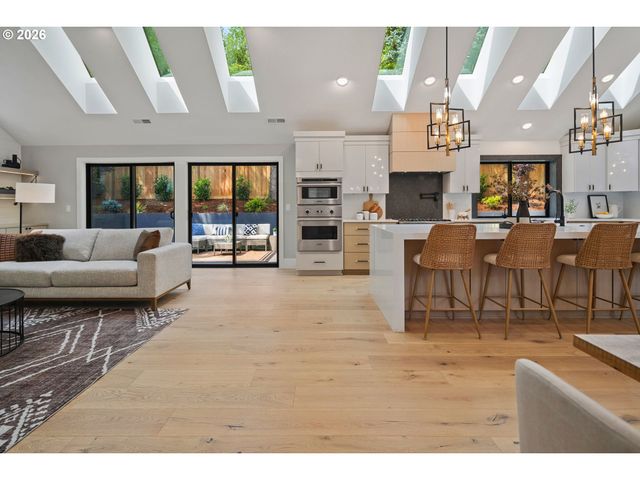 15370 TWIN FIR Rd, Lake Oswego, OR 97035