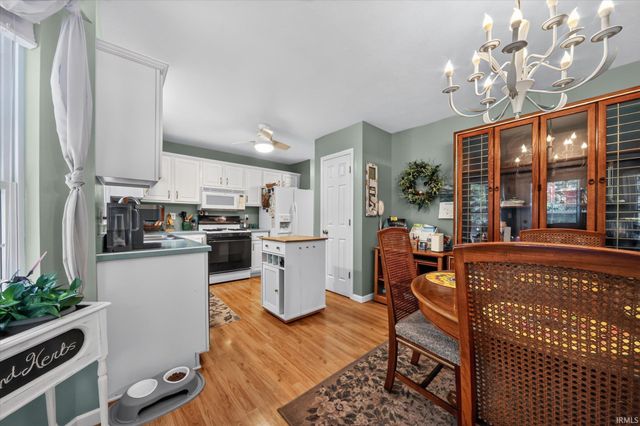10021 Ashwood Forest Drive, Osceola, IN 46561