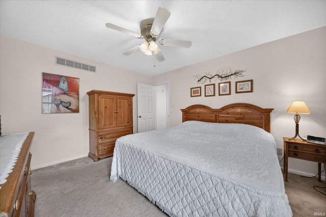 10021 Ashwood Forest Drive, Osceola, IN 46561