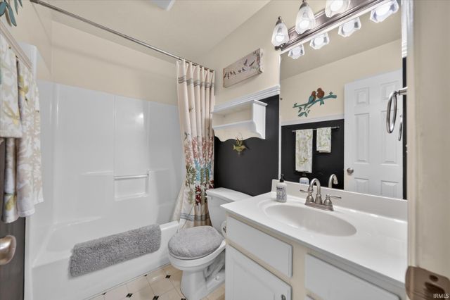 10021 Ashwood Forest Drive, Osceola, IN 46561