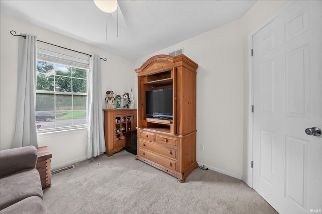 10021 Ashwood Forest Drive, Osceola, IN 46561
