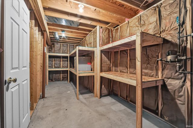 10021 Ashwood Forest Drive, Osceola, IN 46561
