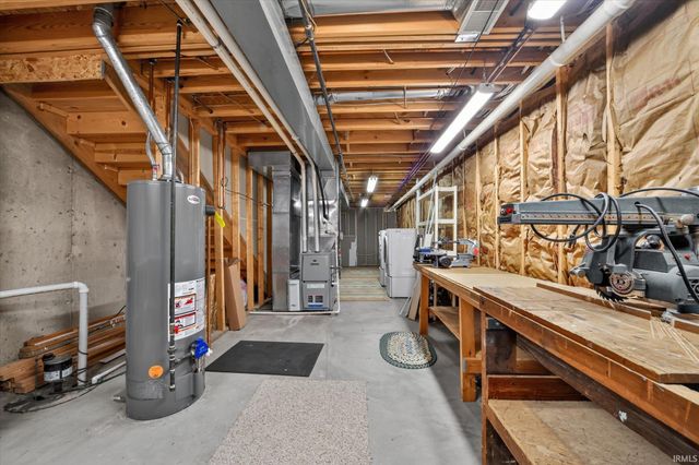 10021 Ashwood Forest Drive, Osceola, IN 46561