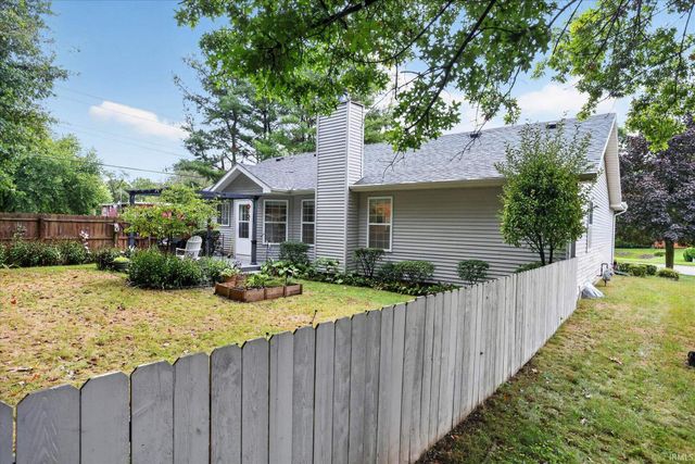 10021 Ashwood Forest Drive, Osceola, IN 46561
