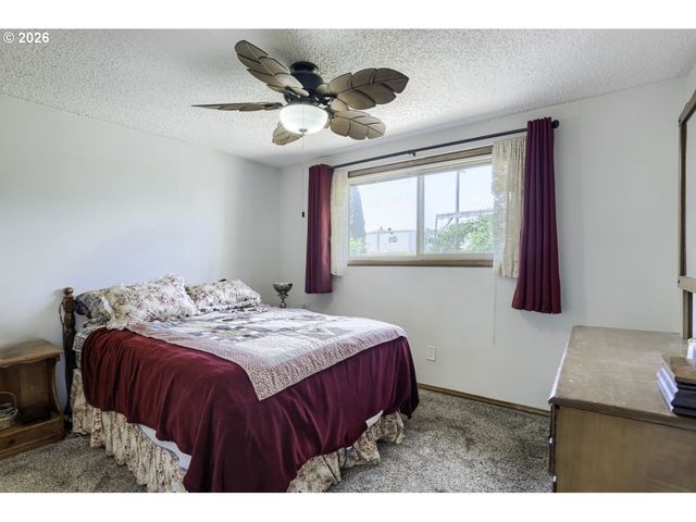 2332 RHODORA St, Forest Grove, OR 97116