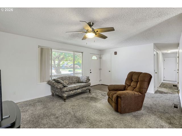 2332 RHODORA St, Forest Grove, OR 97116