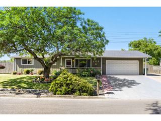 2332 RHODORA St, Forest Grove, OR 97116