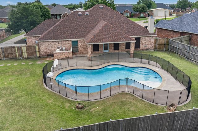 401 Champions Court, Crandall, TX 75114