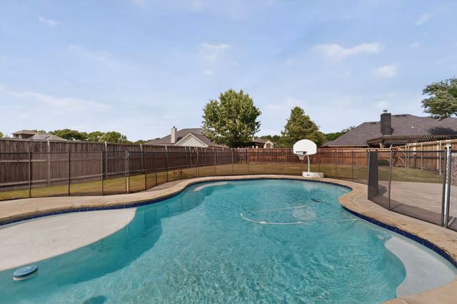401 Champions Court, Crandall, TX 75114
