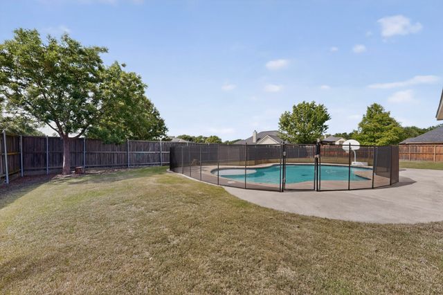 401 Champions Court, Crandall, TX 75114
