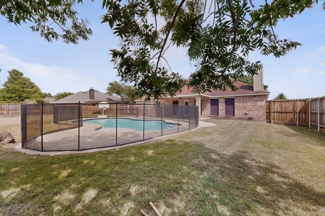 401 Champions Court, Crandall, TX 75114