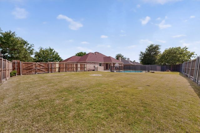 401 Champions Court, Crandall, TX 75114