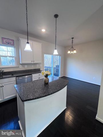 2429 DRAKE LN, Fredericksburg, VA 22408