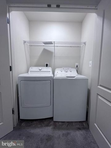 2429 DRAKE LN, Fredericksburg, VA 22408