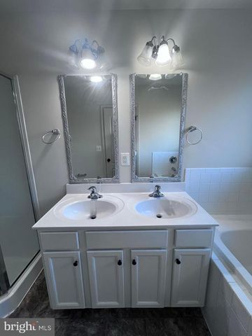 2429 DRAKE LN, Fredericksburg, VA 22408