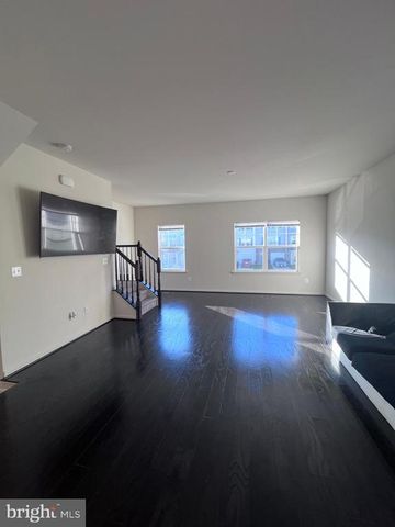 2429 DRAKE LN, Fredericksburg, VA 22408