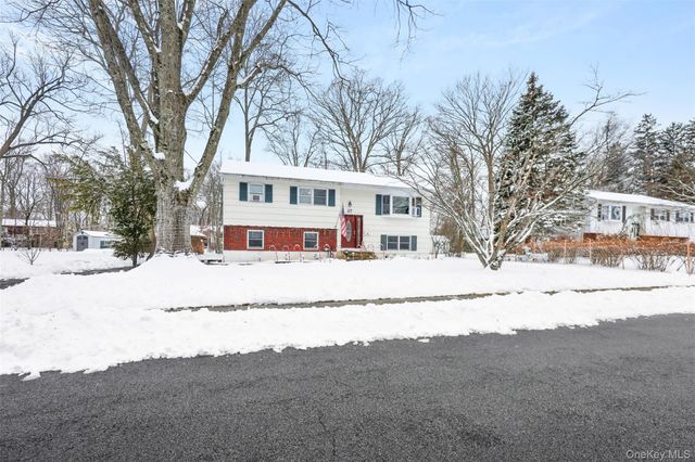 27 Rinne Road, Nanuet, NY 10954