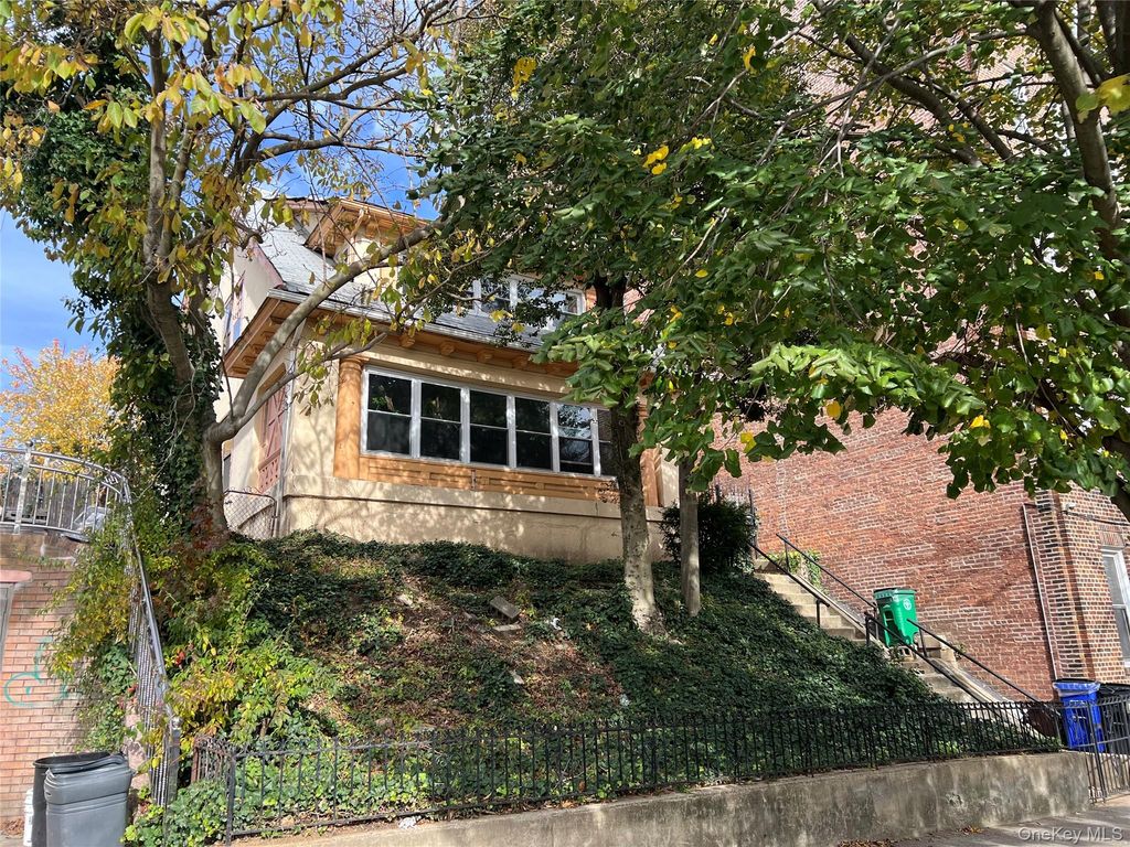 150-67 87 Avenue, Briarwood, NY 11432