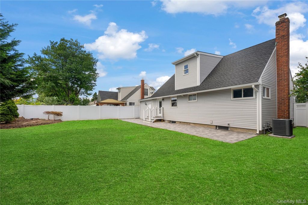 126 Lambert Avenue, Farmingdale, NY 11735 — photo 4