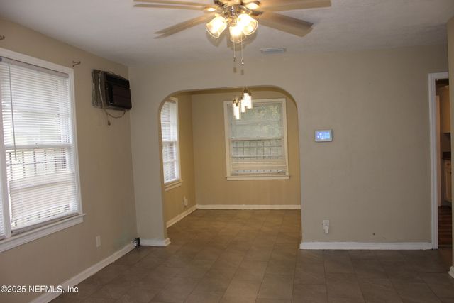 1659 UNIVERSITY Street, Jacksonville, FL 32209