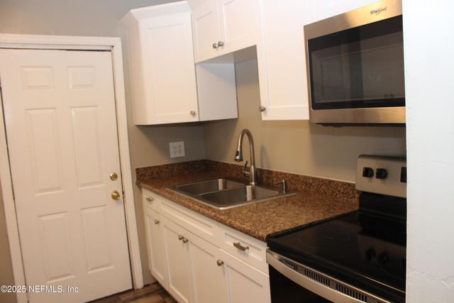 1659 UNIVERSITY Street, Jacksonville, FL 32209